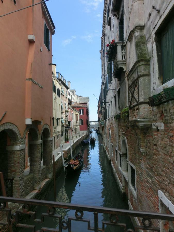 Classic Three Minutes From St Marc'S Square Apartment Venice Exterior photo
